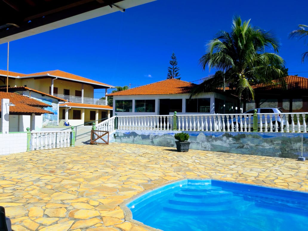 Área da Piscina e Refeitório
