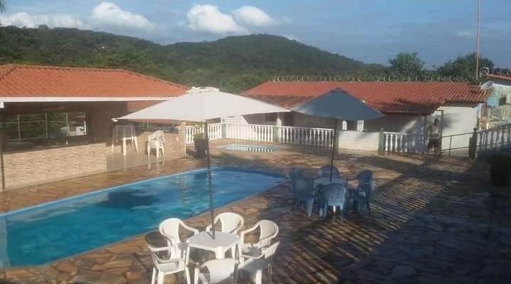 Área de visitas com piscina